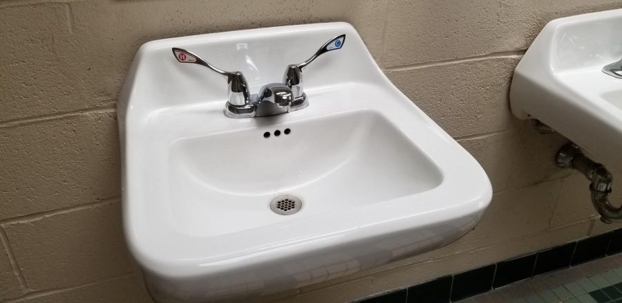 A proper sink with a hot and cold knob