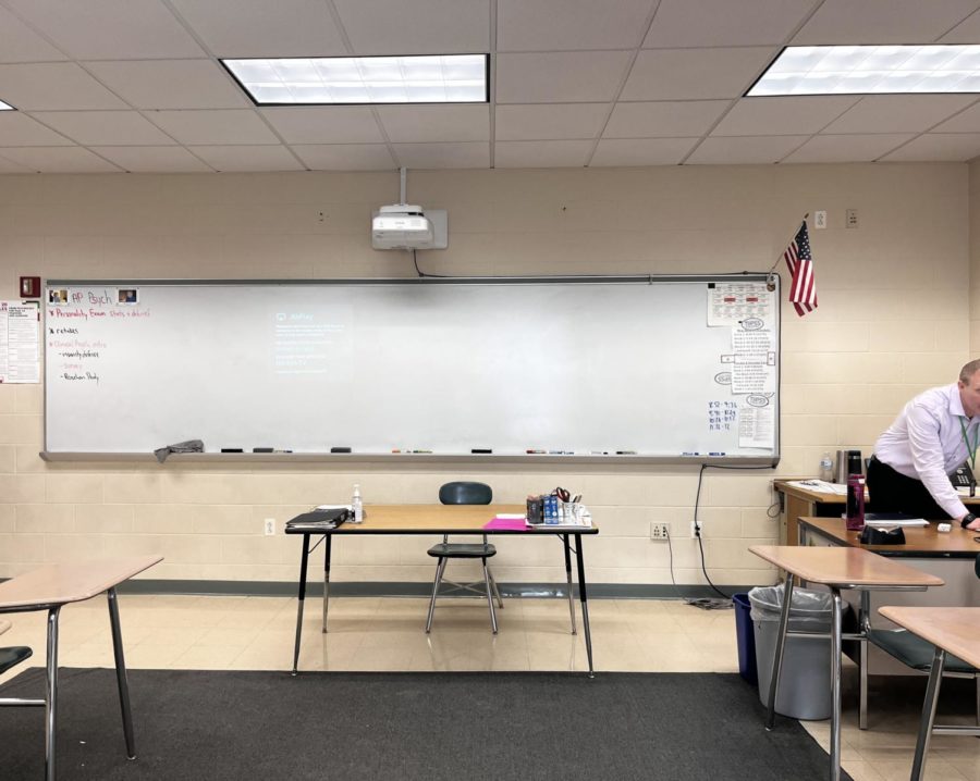 Hamilton preparing to teach AP Psych. AP Psych classes are very organized and structured. “Each and every year, we revise what we teach by continuing to find examples and activities that are likely to engage our students,” Hamilton said.