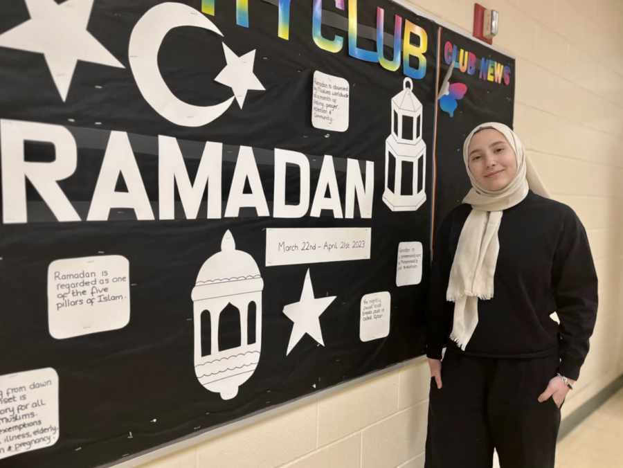 Diversity+Club+co-chair+Ayah+Kurdi+displays+the+club%E2%80%99s+new+bulletin+board+for+the+month+of+Ramadan.+Kurdi+and+her+fellow+club+members+have+worked+to+create+a+safe%2C+and+inclusive+environment+for+Muslim+students+observing+Ramadan+called+the+%E2%80%9CHHS+Spiritual+Space.%E2%80%9D