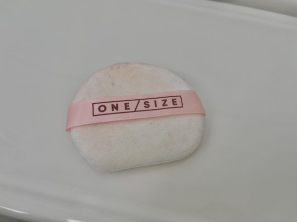 One Size also makes the Ultimate Setting & Baking Puff, which is intended to be used with the setting powder.